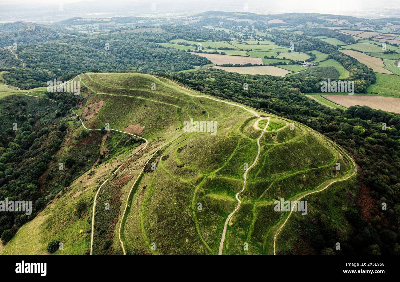 Le opere di terracotta dell'età del ferro, note come British Camp aka Herefordshire Beacon, risalgono a circa il II secolo a.C. SW. Ricerca antenna Malvern Hills Foto Stock