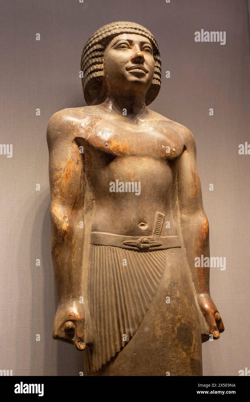 Statua di Ni-Ankh-Ra, conosciuta come il Dottore reale, Museo del Cairo, Egitto. Foto Stock