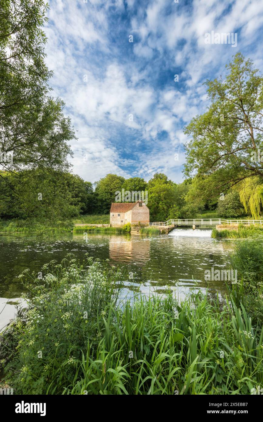 Sturminster Newton Mill (mulino ad acqua funzionante), River Stour, Dorset, Inghilterra, Regno Unito Foto Stock