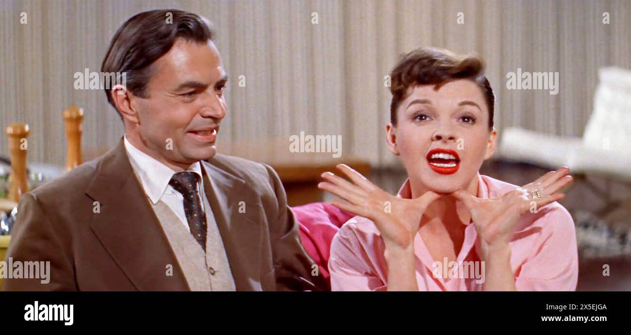 Una STELLA È NATA nel 1954 Warner Bros. Film con Judy Garland nel ruolo di Vicki Lester e James Mason nel ruolo di Norman Maine Foto Stock