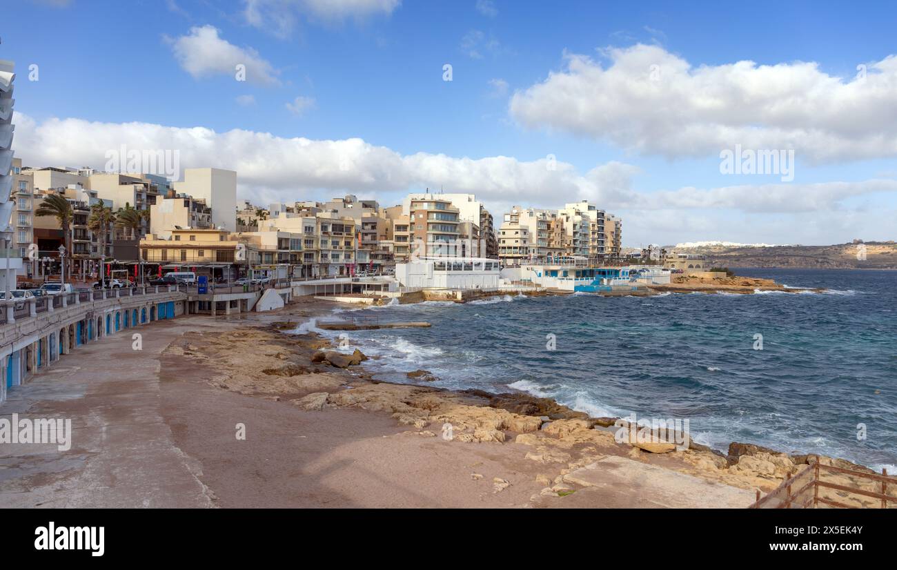 Vista di Bugibba nella baia di St. Paul, Malta Foto Stock