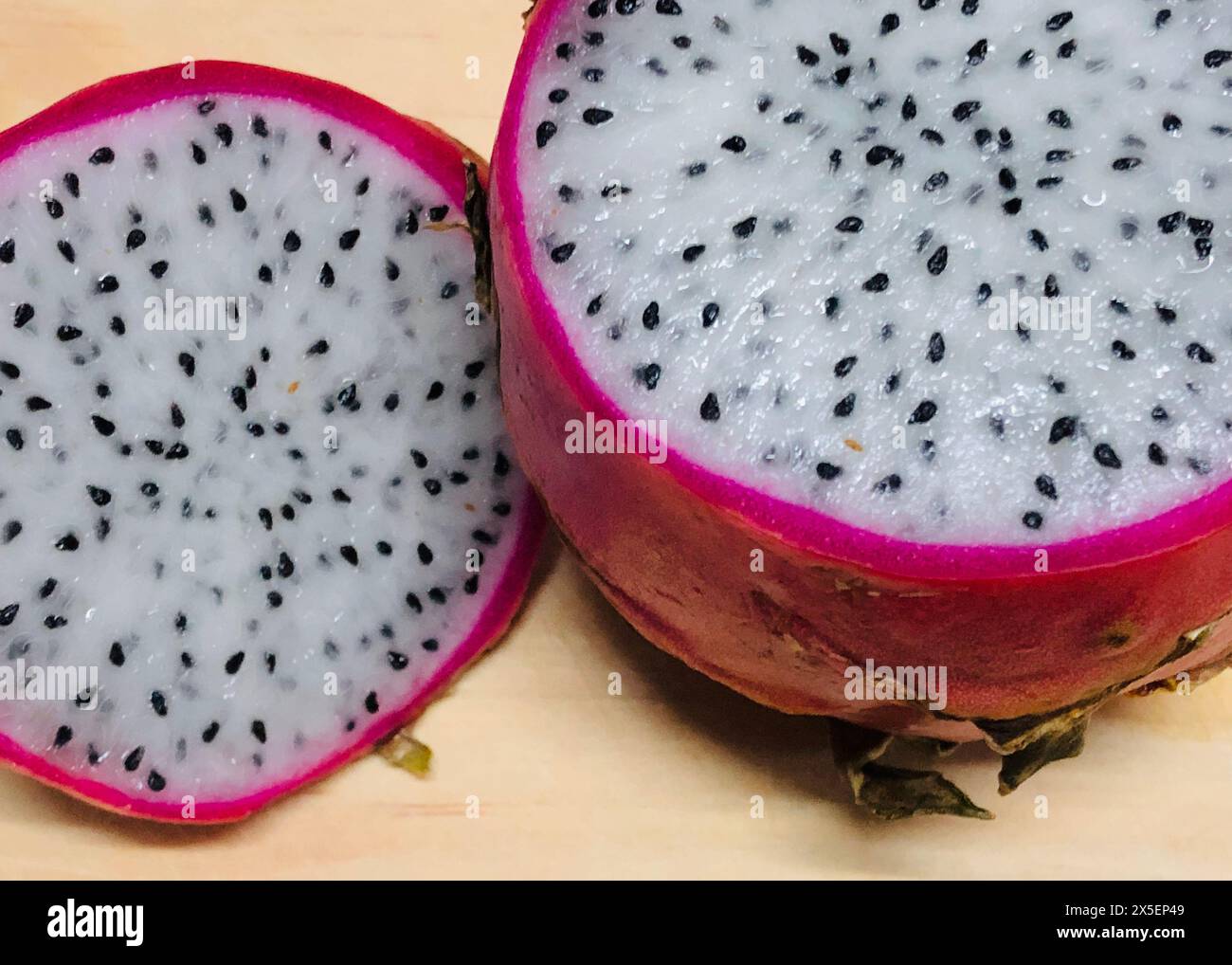 Frutta intera e tagliata a fette. Guadaljara, Messico Foto Stock