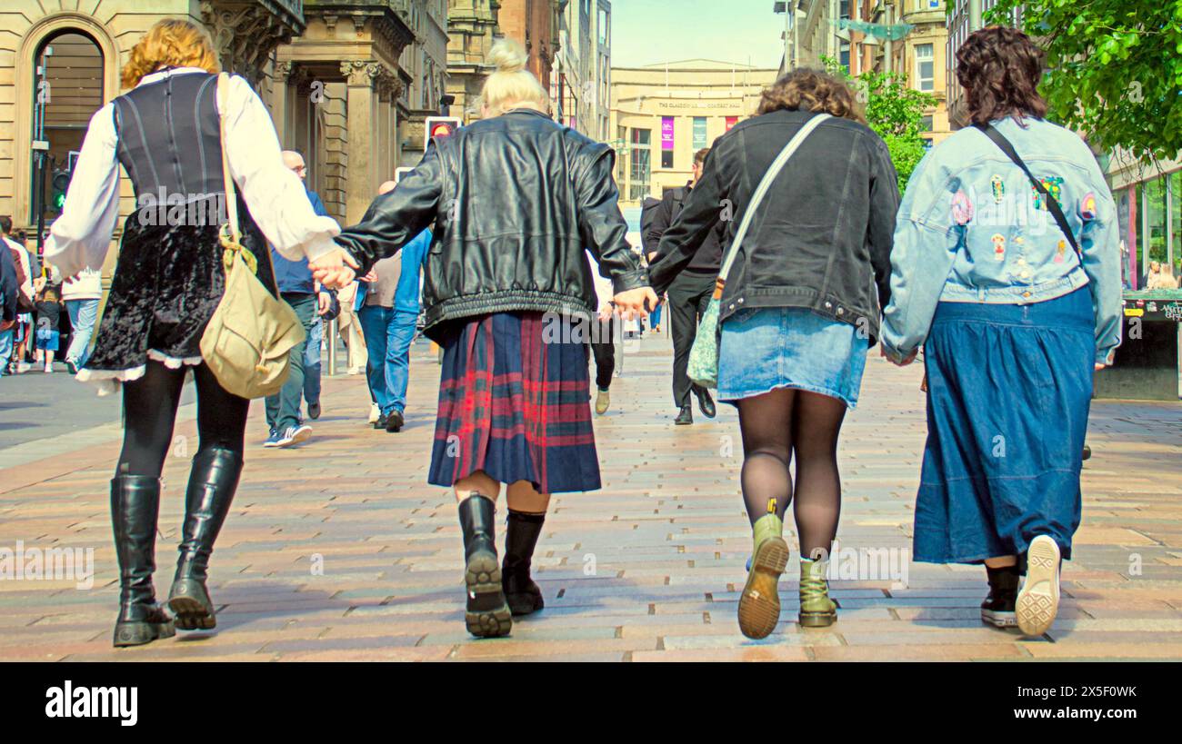 Glasgow, Scozia, Regno Unito. 9 maggio 2024: Meteo Regno Unito: Clima estivo soleggiato per la gente del posto e i turisti sul miglio stile e la capitale dello shopping della scozia buchanan Street nel centro della città. Credit Gerard Ferry/Alamy Live News Foto Stock