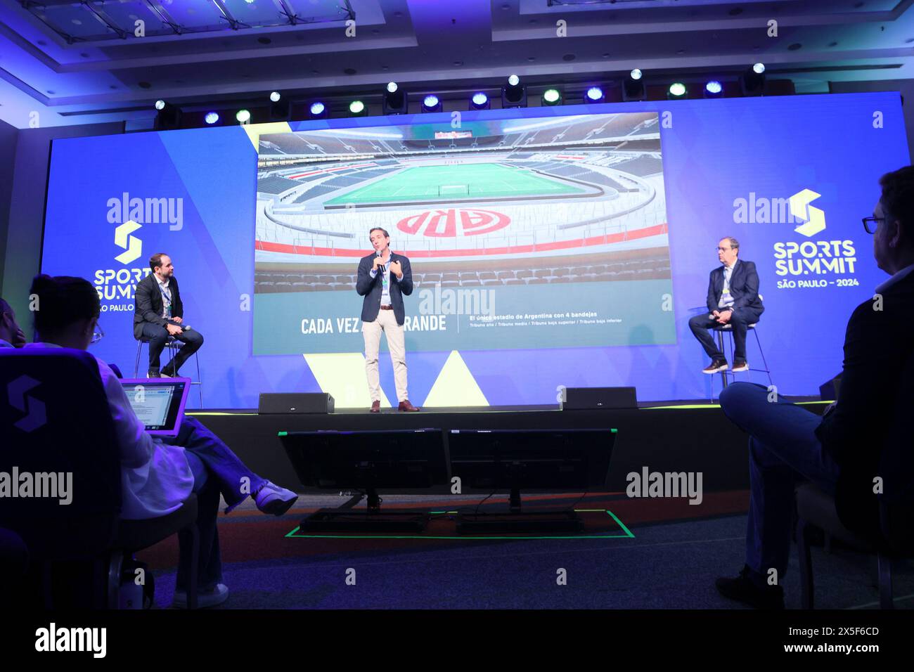 San Paolo, San Paolo, Brasile. 9 maggio 2024. Sao Paulo (SP), 05/09/2024 Ã¢â‚¬' EVENT/SPORTS/SUMMIT/SP Ã¢â‚¬' Ignacio Villaroel (centro), vicepresidente del Club Atletico River Plate, durante il panel Ã¢â‚¬Å“Management: Passion and Stadium Management in Modern Football, con la partecipazione di Bruno Muzzi, CEO di Atletico-MG, e la moderazione di Marcelo Gantman, direttore di Big Data Sports, alla 2a edizione dello Sports Summit Sao Paulo 2024, punto d'incontro per l'industria sportiva. L'evento si svolge tra il 7 e il 9 maggio presso l'Hilton Morumbi Hotel, nella capitale di San Paolo. (Credito Foto Stock