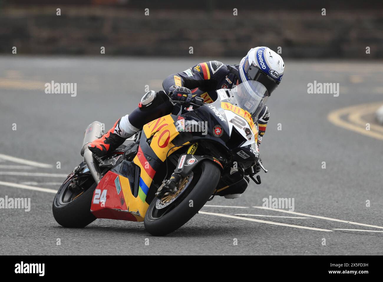 9 maggio 2024; Briggs EquipmentNorth West 200 Motorcycle Race, Portrush, Antrim, Irlanda del Nord; North West 200 Qualifying and Races; Conor Cummins (Milenco by Padgetts Motorcycles Honda) durante le qualifiche Superbike Foto Stock