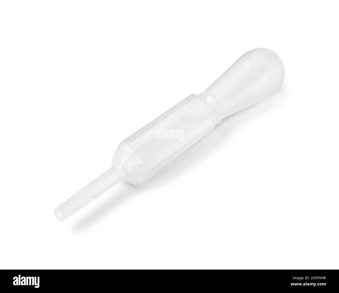Una pipetta trasparente pulita isolata su bianco Foto Stock