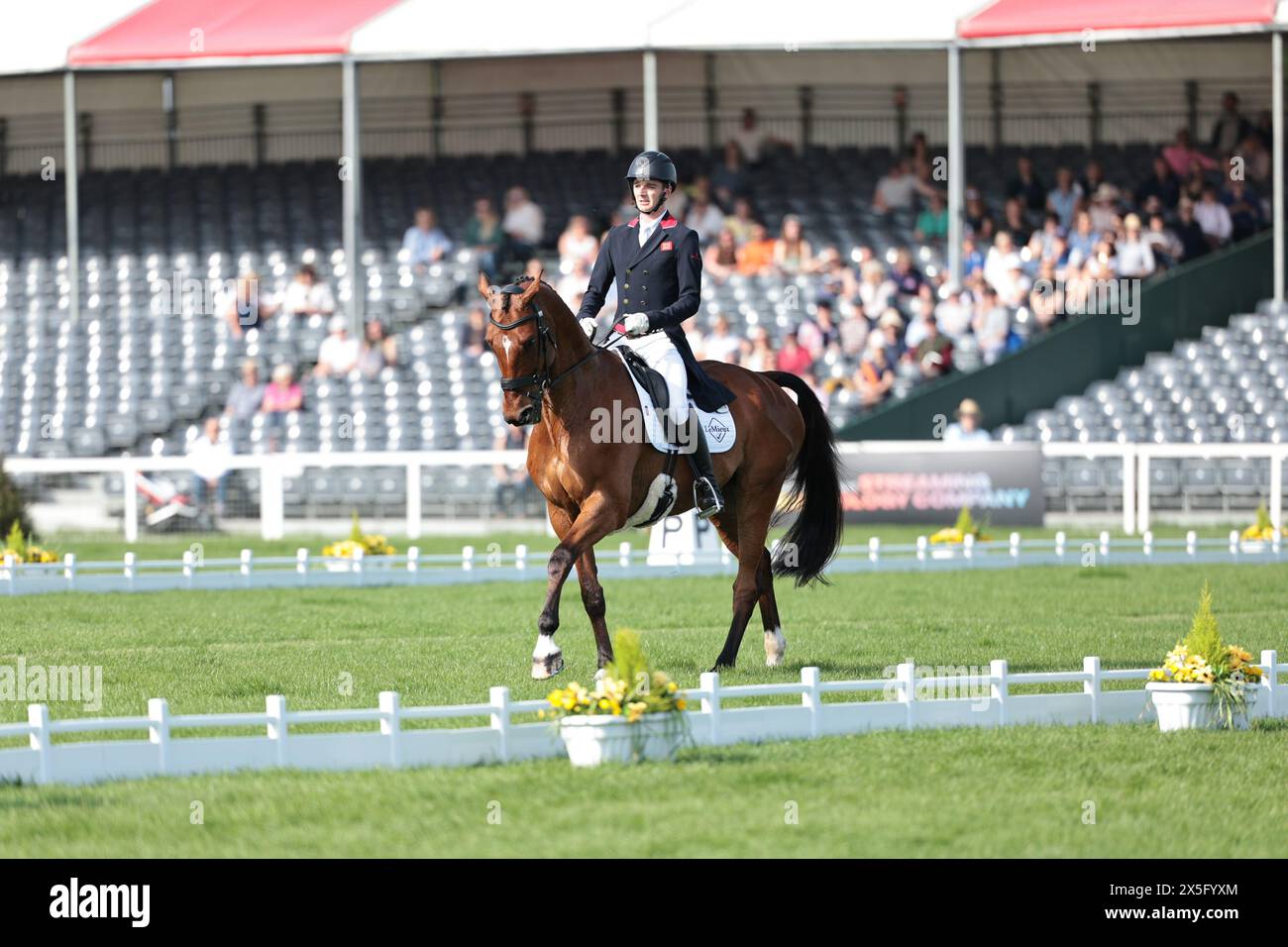 Tom Jackson della Gran Bretagna con Farndon durante il dressage test al Badminton Horse Trials il 9 maggio 2024, Badminton Estate, Regno Unito (foto di Maxime David - MXIMD Pictures) Foto Stock