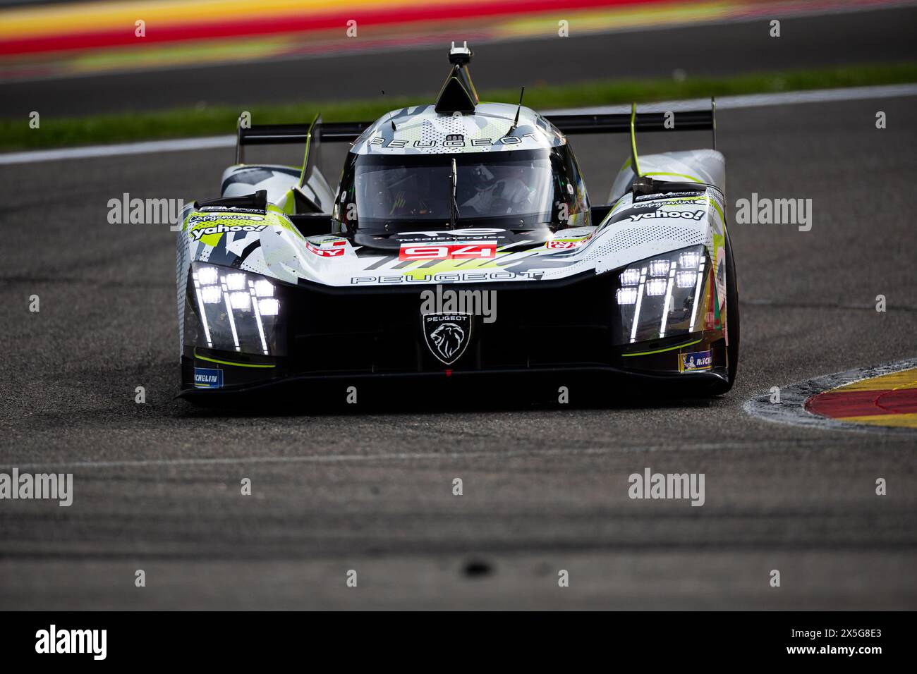 Stavelot, Belgio 09/05/2024, 94 DUVAL Loic (fra), DI RESTA Paul (gbr), Peugeot TotalEnergies, Peugeot 9x8 #94, Hypercar, azione durante la 2024 TotalEnergies 6 ore di Spa-Francorchamps, 3° round del FIA World Endurance Championship 2024, dall'8 all'11 maggio 2024 sul circuito di Spa-Francorchamps a Stavelot, Belgio Foto Stock