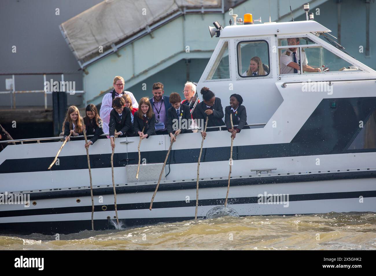Londra, Regno Unito, 09/05/2024, All Hallows by the Tower Beating the Bounds Ceremony 2024Credit:Chrysoulla Rosling/Alamy Live News Foto Stock