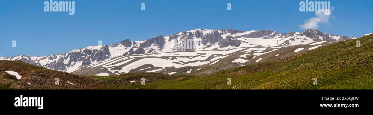 Vista sugli altipiani e sulle montagne innevate. Antalya Turchia Foto Stock