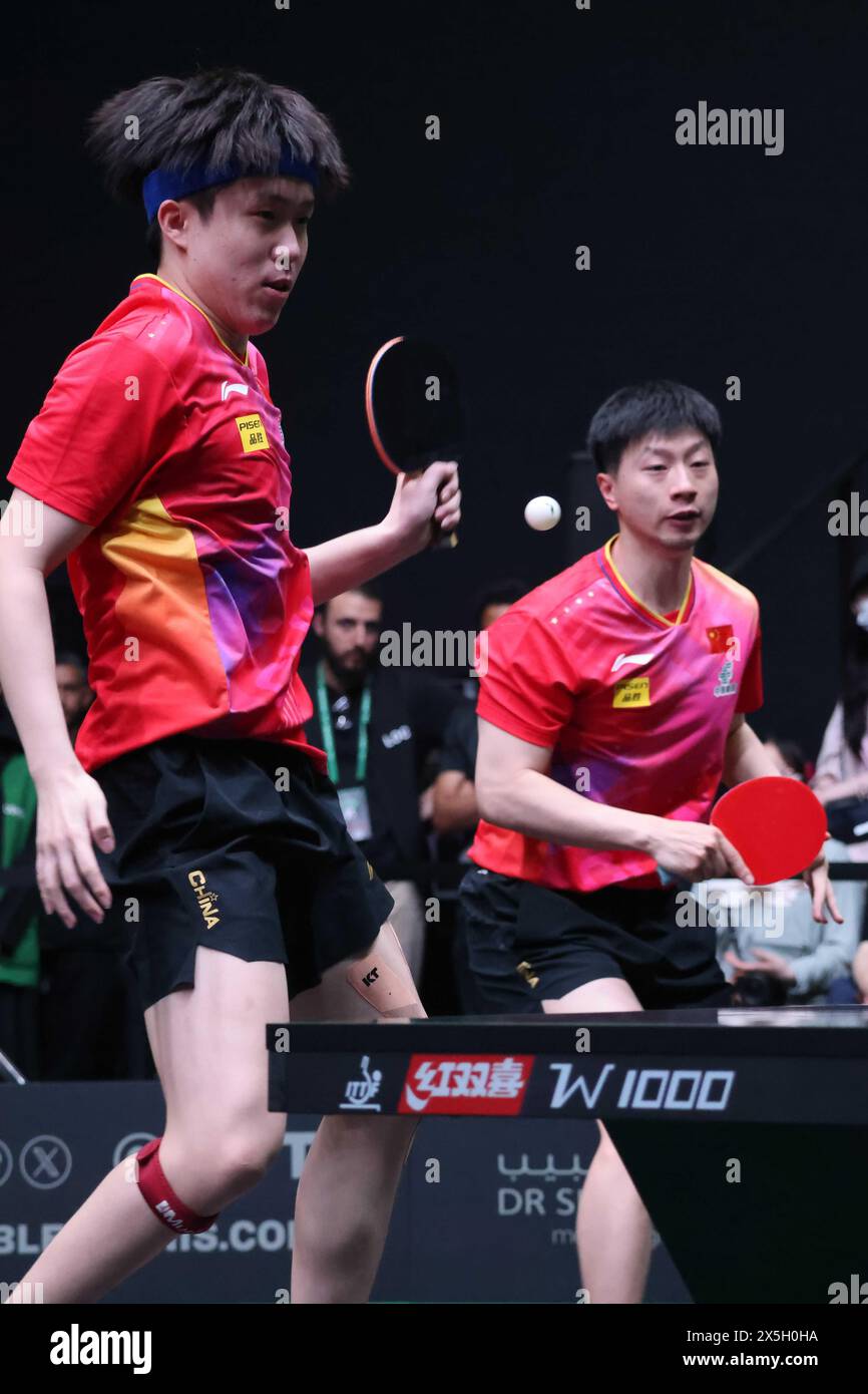 Jeddah, Arabia Saudita. 9 maggio 2024. Ma Long/Wang Chuqin (L) della Cina gareggiano durante la semifinale di doppio maschile contro Kristian Karlsson/Anton Kallberg della Svezia al WTT Saudi Smash 2024 di Jeddah, Arabia Saudita, 9 maggio 2024. Crediti: Wang Haizhou/Xinhua/Alamy Live News Foto Stock