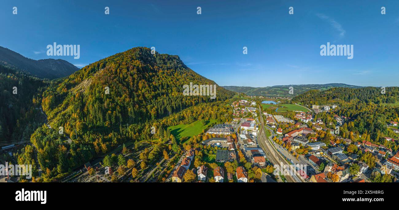 Herbstlicher Blick auf Immenstadt im Allgäu Immenstadt an der Iller im Naturpark Nagelfluhkette im Oberallg Immenstadt Bayern Deutschland *** Autumnal Foto Stock