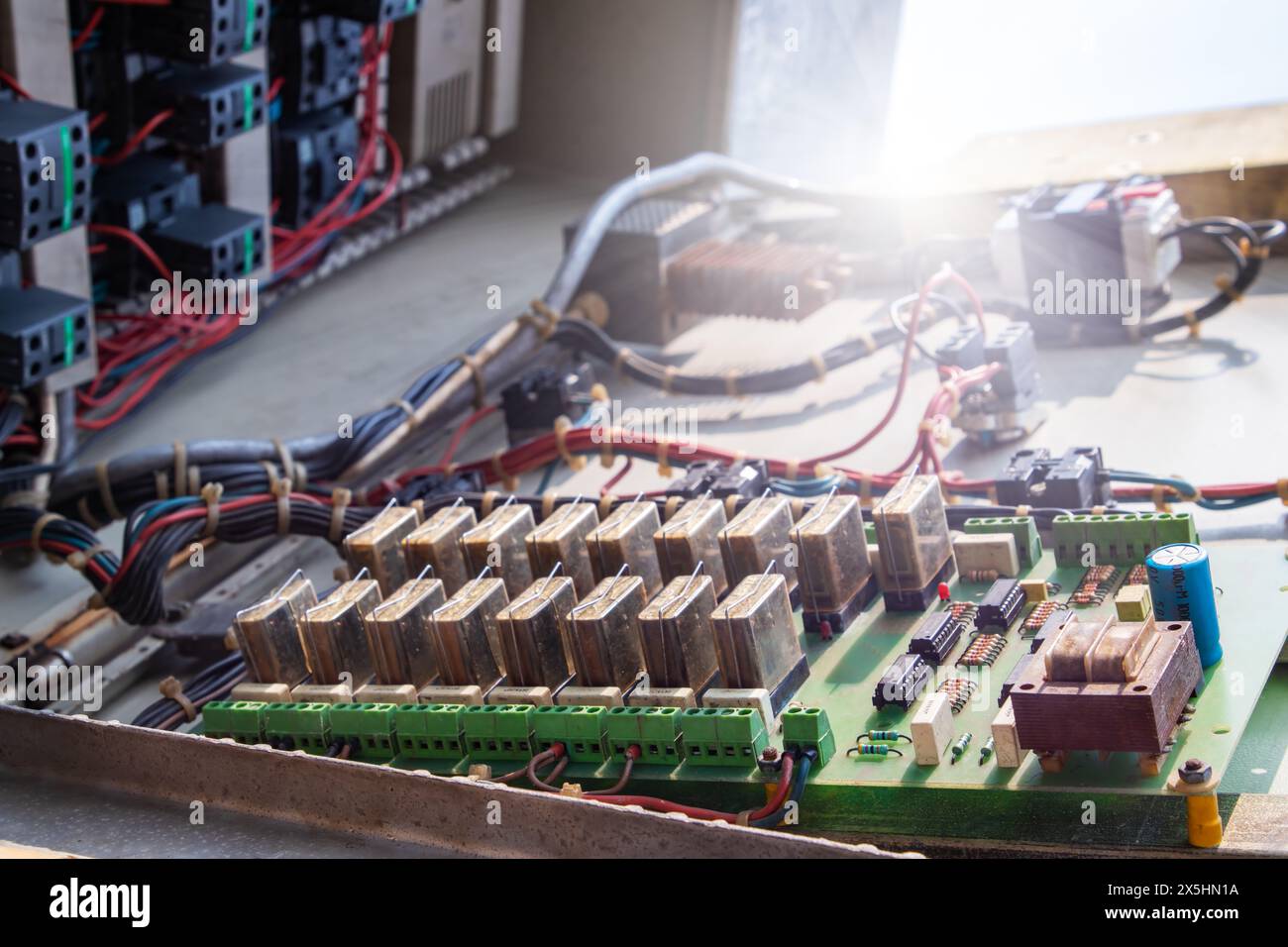 sulla parte elettronica della trasmissione sulla macchina che sono presenti molti relè Foto Stock
