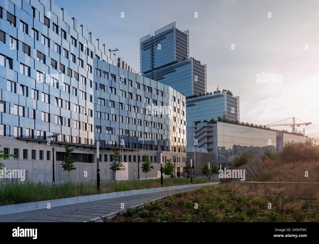 Parigi-Francia- circa giugno 2019. Città giudiziaria di Parigi. Complesso edilizio nel quartiere Clichy Batignolles. Architettura contemporanea Foto Stock