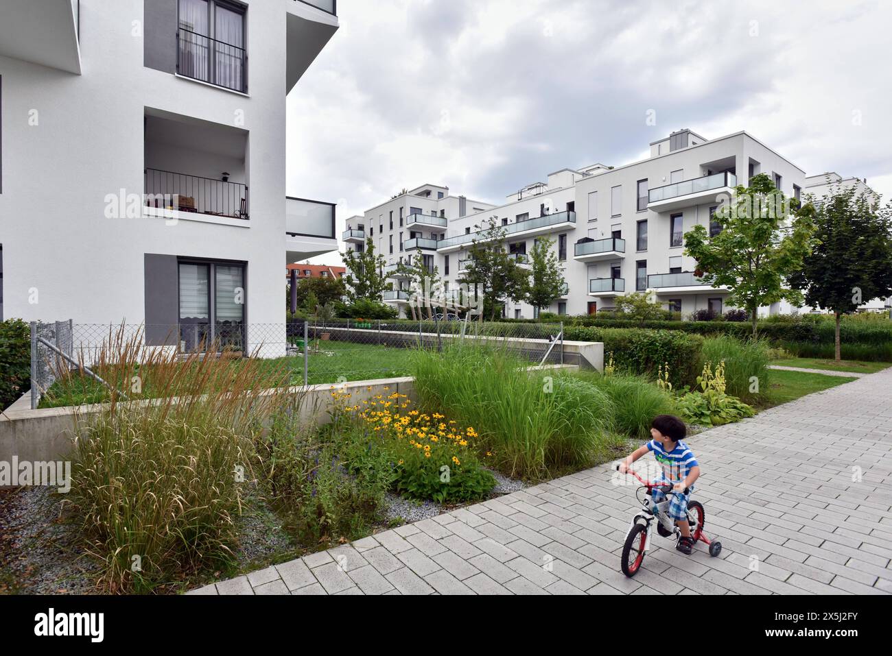 Agfa Park Landschafts- und Architekturaufnahmen des neuen Wohnbaugebietes Agfa-Park a München Giesing. München Bayern Deutschland *** Agfa Park foto paesaggistiche e architettoniche della nuova zona residenziale Agfa Park a Monaco Giesing Monaco Baviera Germania Copyright: Argumx/xThomasxEinberger Foto Stock