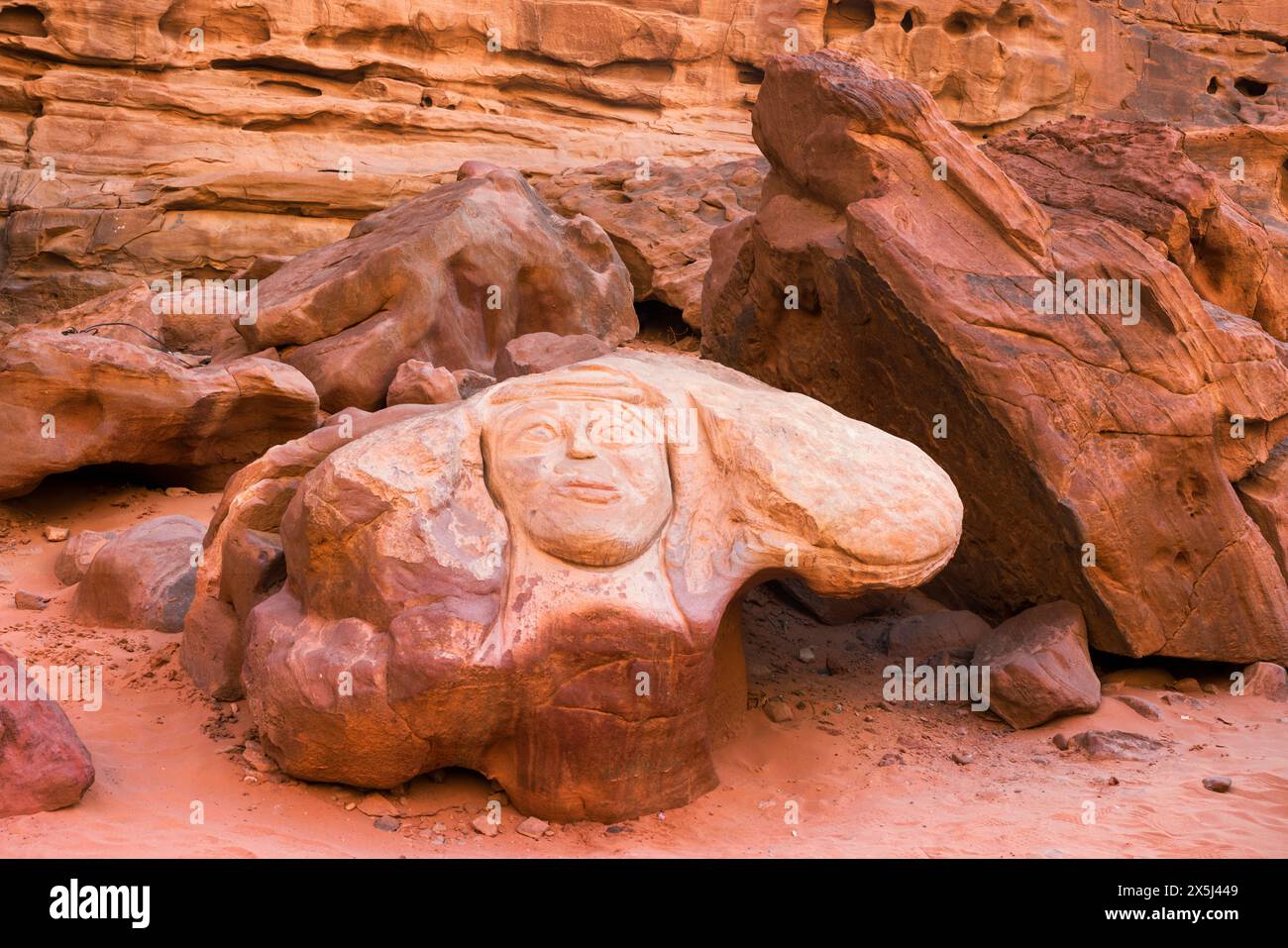 Jordan, Wadi Rum. Valle della Luna. Raffigurazione di Lawrence d'Arabia. Foto Stock