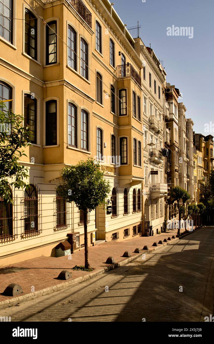 Turchia, Istanbul. Architettura tipica nel quartiere di Galata Foto Stock