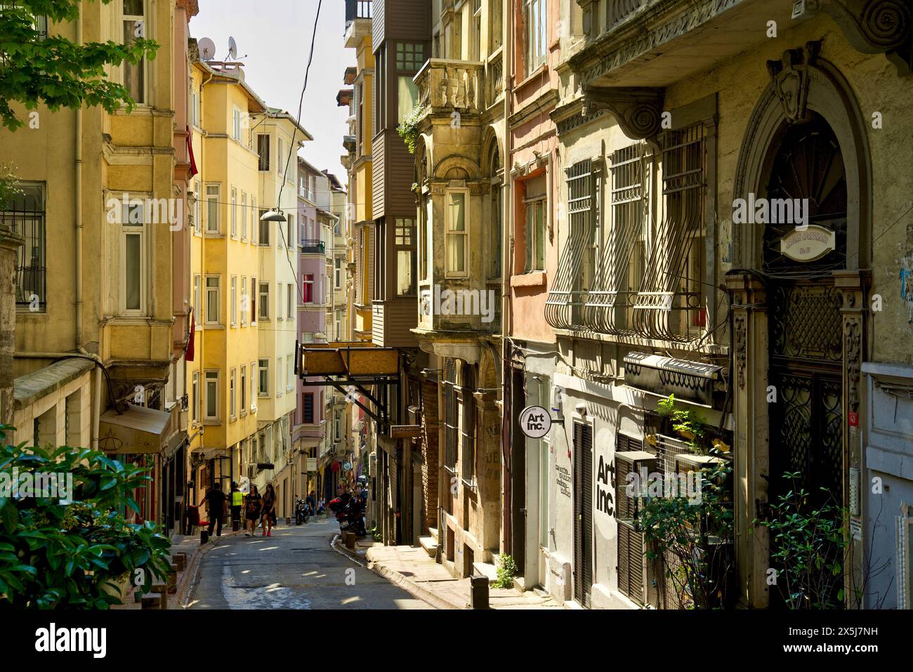 Turchia, Istanbul. Architettura tipica nel quartiere di Galata. (Solo per uso editoriale) Foto Stock