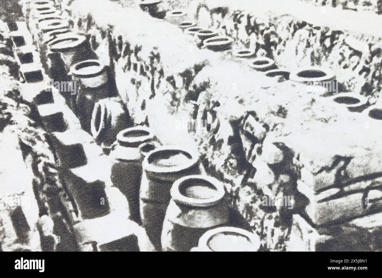 Magazzini del Palazzo di Cnosso con navi per lo stoccaggio di olio, vino e grano. Fotografie della prima metà del XX secolo. Foto Stock