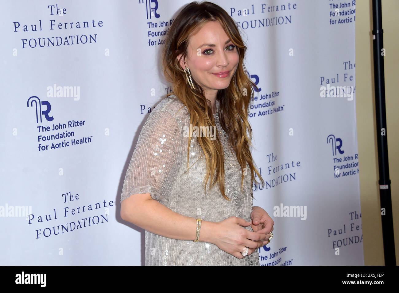 Kaley Cuoco bei der Evening from the Heart Gala 2024 zugunsten der John Ritter Foundation for Aortic Health im Sunset Room. Los Angeles, 09.05.2024 Foto Stock