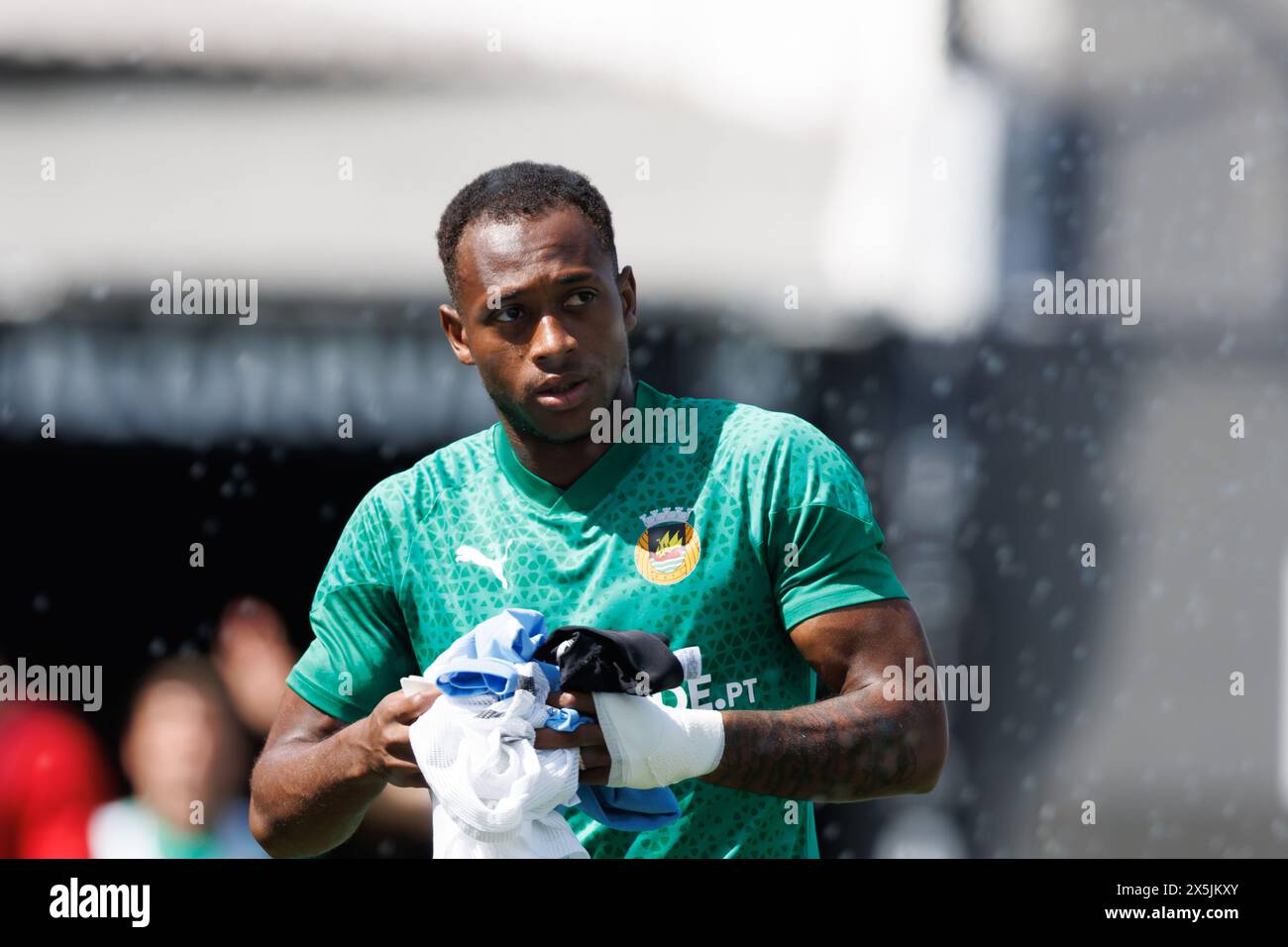 Umaro Embalo durante la partita della Liga Portugal tra il CF Estrela Amadora e il Rio Ave FC all'Estadio Jose Gomes, Amadora, Lisbona, Portogallo. (Maciej Rogowski Foto Stock