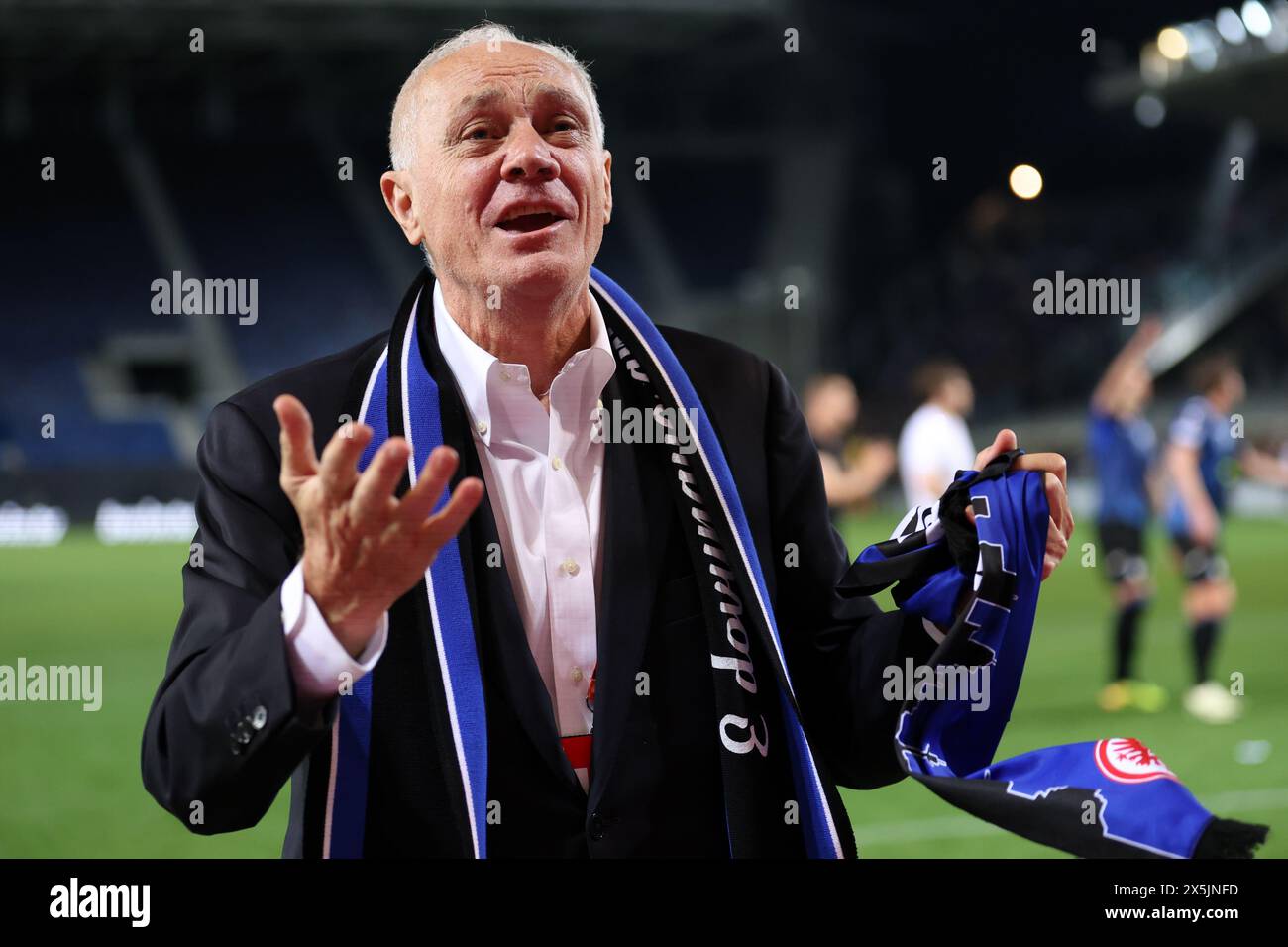 Bergamo, Italia. 9 maggio 2024. Antonio Percassi presidente dell'Atalanta BC celebra al termine della semifinale di UEFA Europa League contro l'Atalanta BC e l'Olympique de Marseille allo Stadio Gewiss il 9 maggio 2024 a Bergamo. Crediti: Marco Canoniero/Alamy Live News Foto Stock
