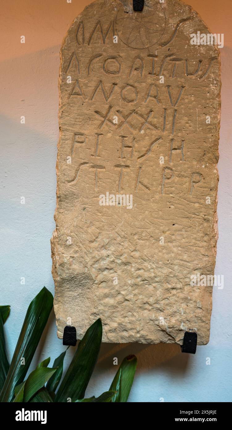 Stele funerarie romane, II secolo, Vega de las Salinas, Museo Archeologico. Úbeda, provincia di Jaén, Andalusia, Spagna Foto Stock