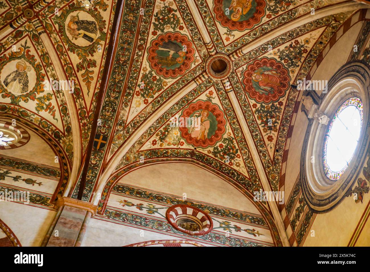 Venezia, Italia. Affreschi e dipinti sul soffitto della chiesa barocca veneziana Foto Stock