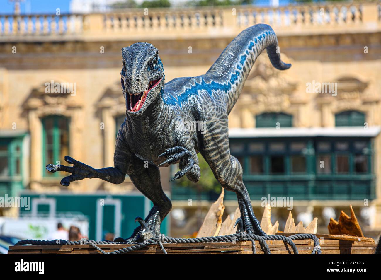 La Valletta, Malta. Dinosauro del Jurassic Park. Solo per uso editoriale Foto Stock