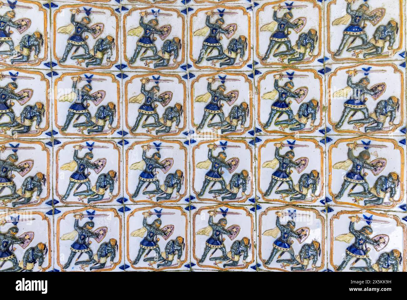 Portogallo, Sintra. Piastrelle decorative azulejos tradizionali presso il Parco e il Palazzo Nazionale di pena, un sito patrimonio dell'umanità dell'UNESCO. Foto Stock