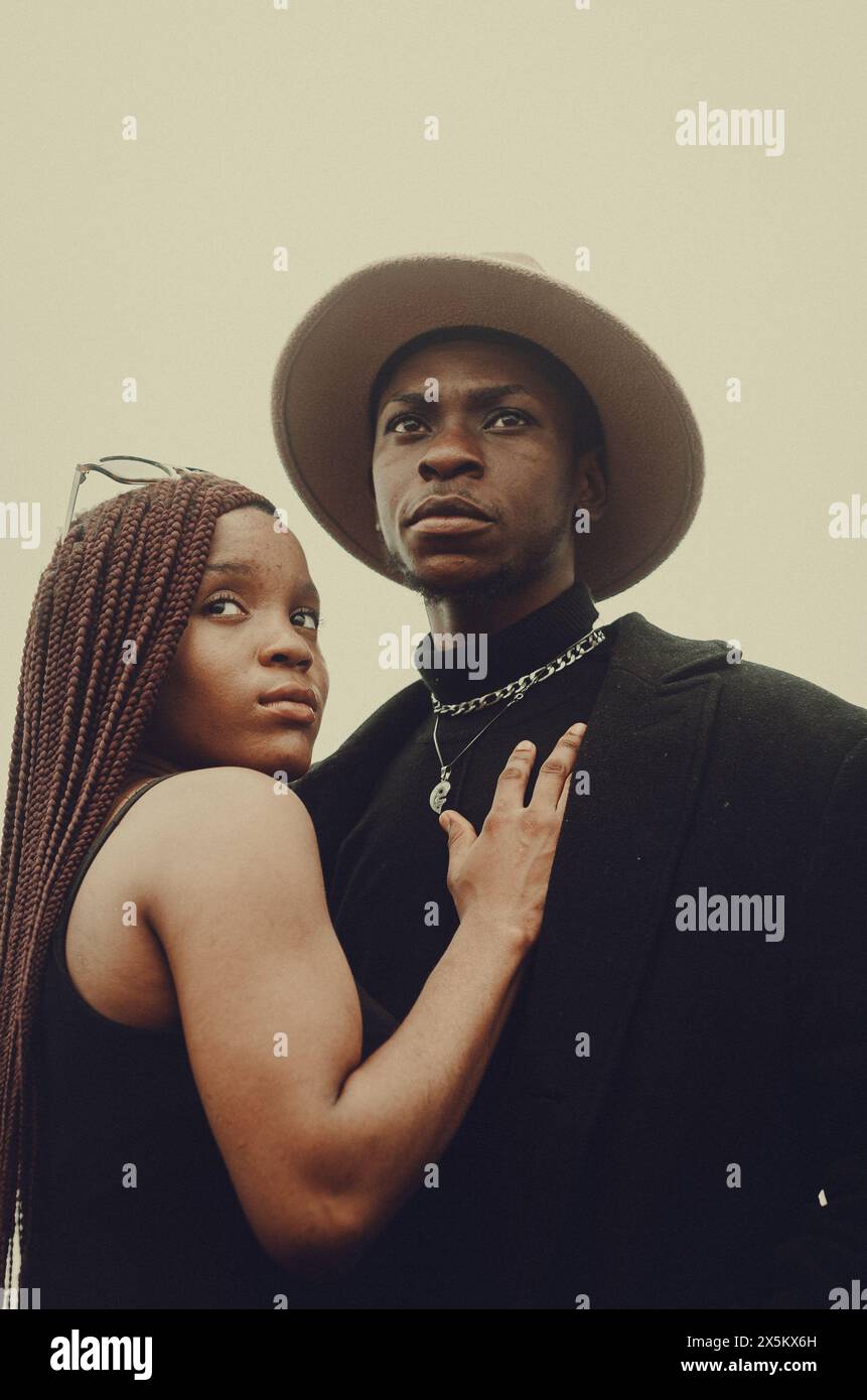 Nigeria, stato del Delta, Ritratto di coppia elegante all'aperto Foto Stock