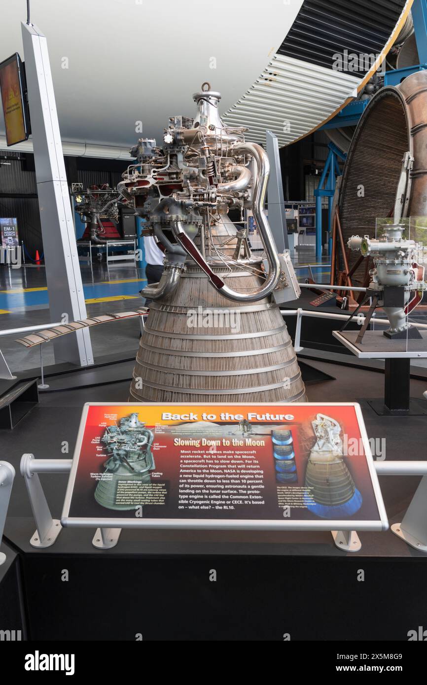 Motore a razzo RL-10, Davidson Center for Space Exploration: Saturn V Hall. U.S. Space and Rocket Center, Huntsville, Alabama. Foto Stock