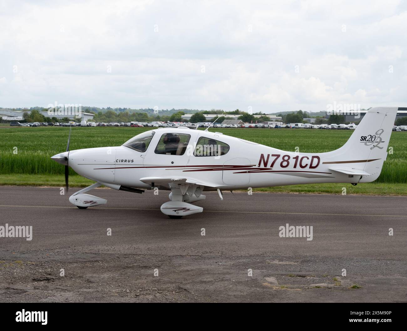 Cirrus SR20 presso Wellesbourne Airfield, Warwickshire, Regno Unito (N781CD) Foto Stock