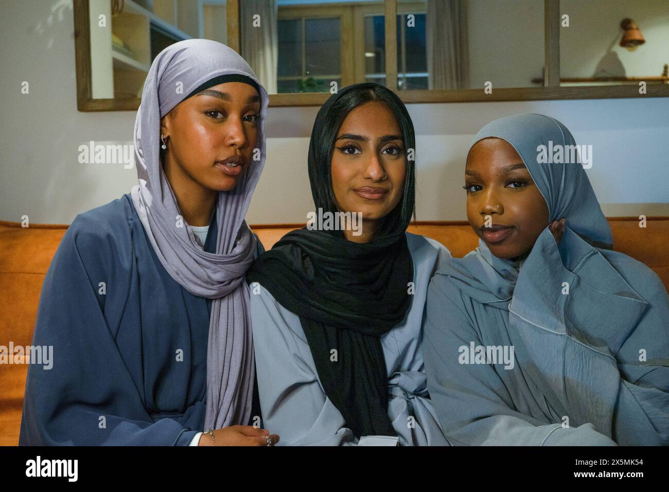 Ritratto di tre donne musulmane a casa Foto Stock