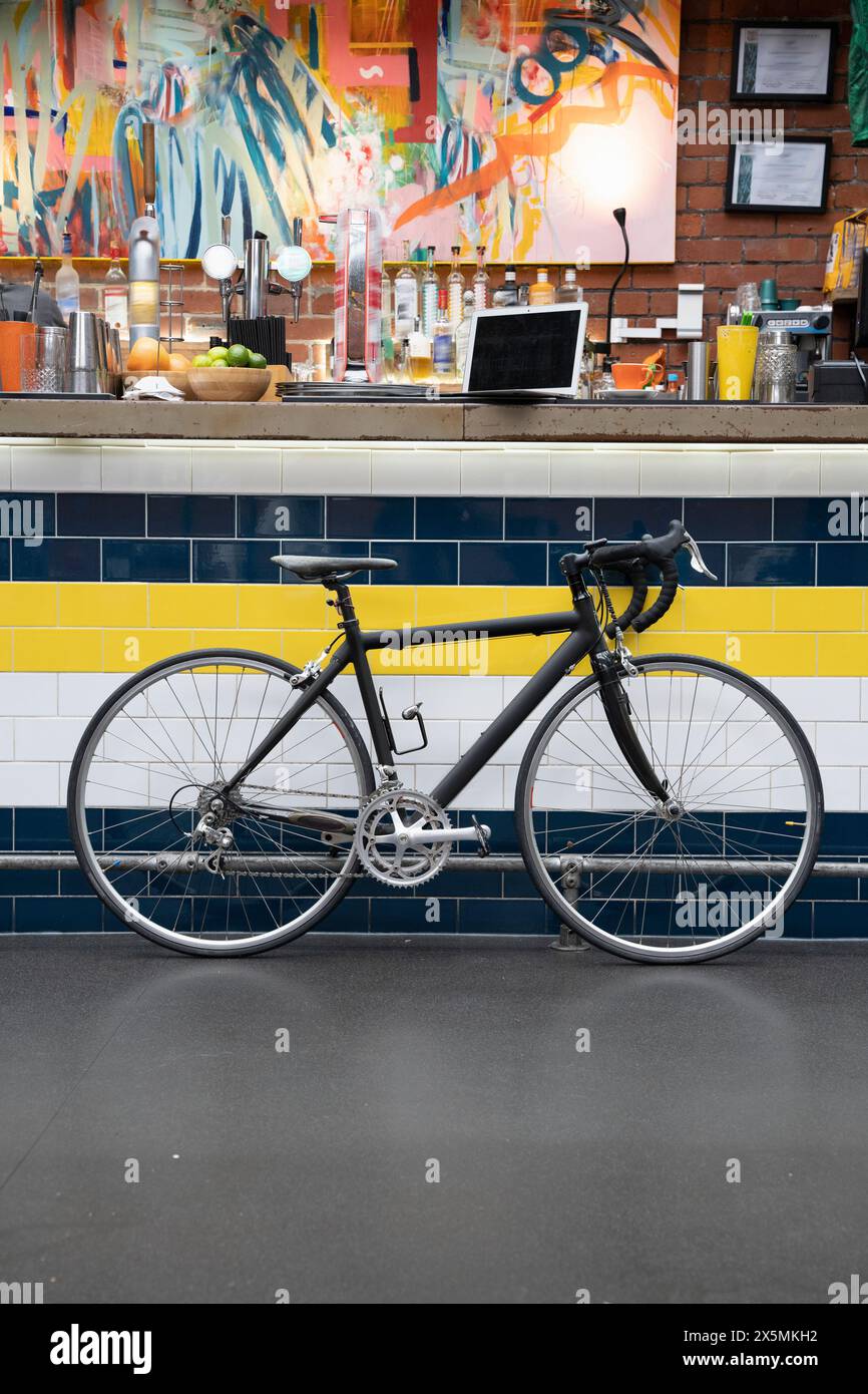 Bicicletta al banco del bar Foto Stock Bicicletta al banco del bar Foto Stock