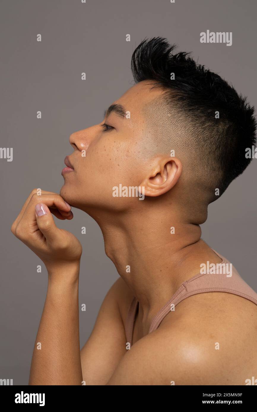 Profilo della persona pensiva Foto Stock