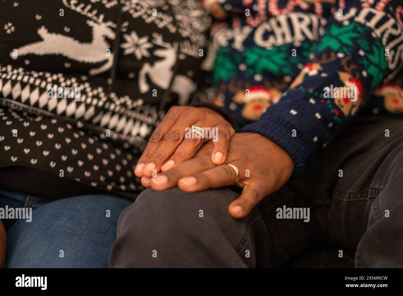 Coppia senior Holding Hands, close up Foto Stock