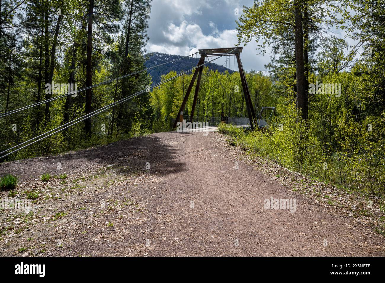 WA25256-00...WASHINGTON - Ponte sospeso sul fiume Methow situato sul Methow Valley Community Trail. Foto Stock