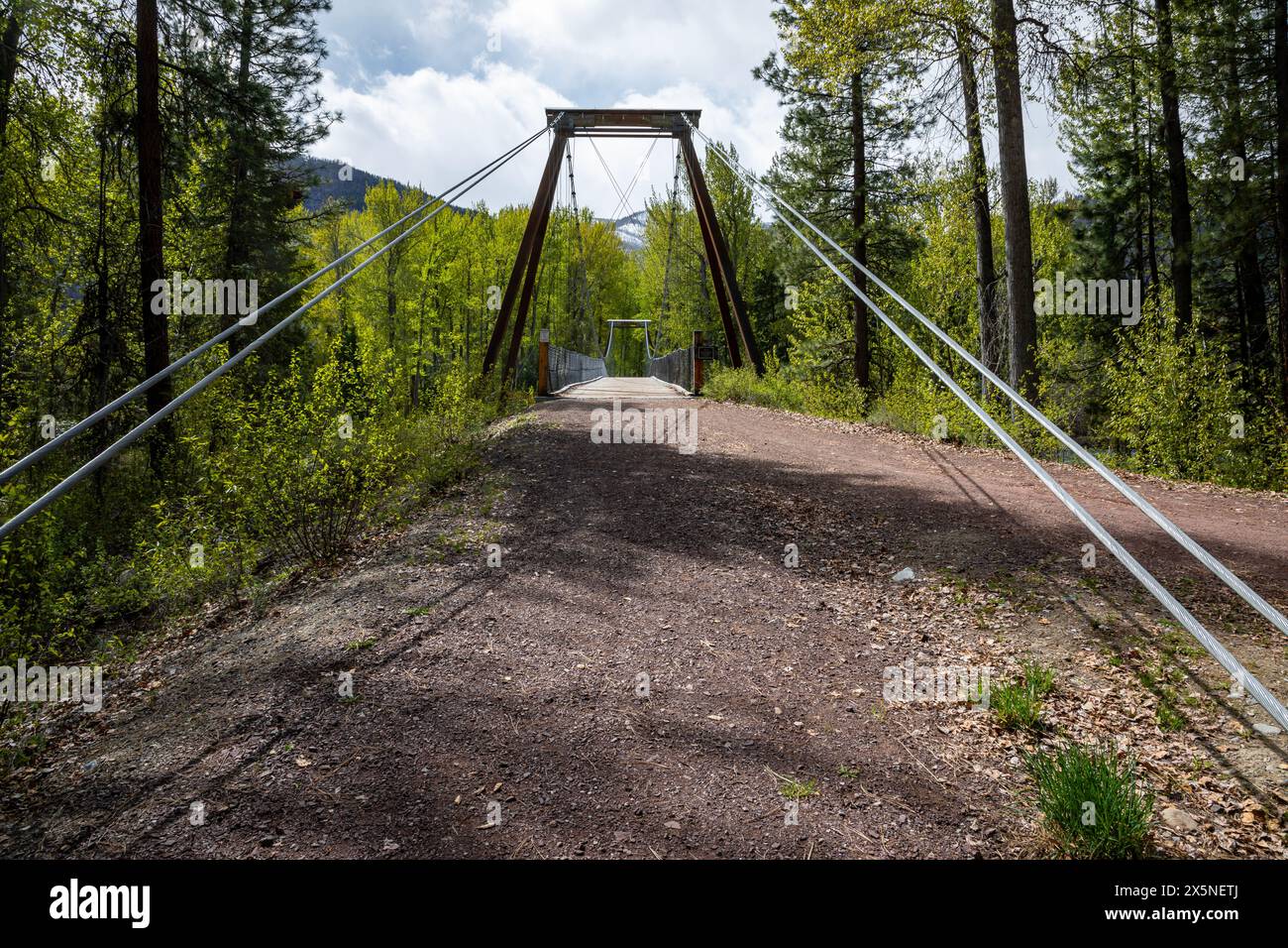 WA25257-00...WASHINGTON - Tawlks-Foster Suspension Bridge sul fiume Methow sul Methow Valley Community Trail. Foto Stock