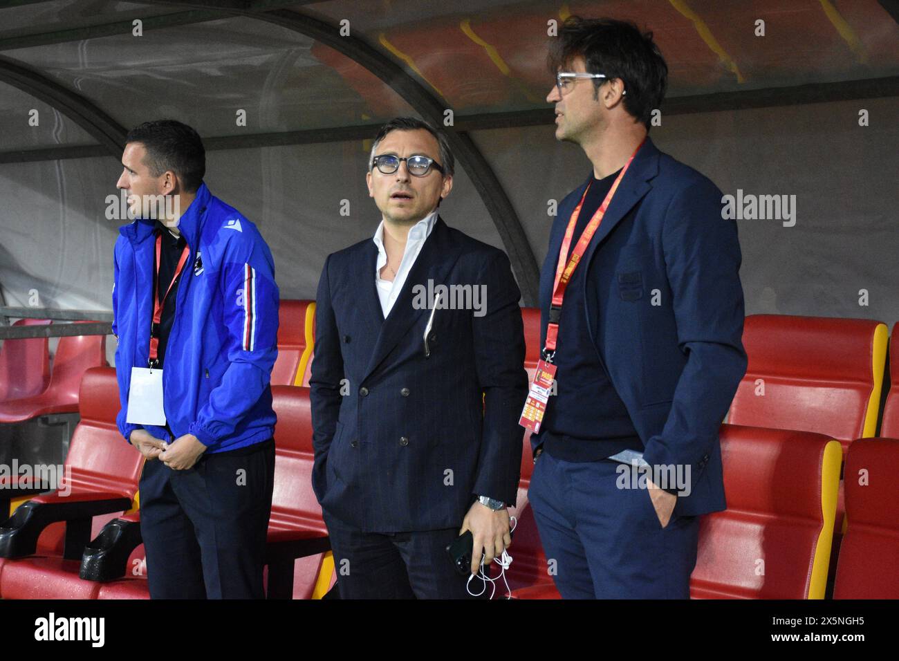 Catanzaro, Italia. 10 maggio 2024. Partita di calcio italiano di serie B - US Catanzaro contro UC SampdoriaMatteo Manfredi, Andrea Mancini e Nicola Legrottaglie durante la partita di serie BKT tra Catanzaro e Sampdoria allo Stadio Nicola Ceravolo il 10 maggio 2024 a Catanzaro, Italia. Credito: Agenzia fotografica indipendente/Alamy Live News Foto Stock