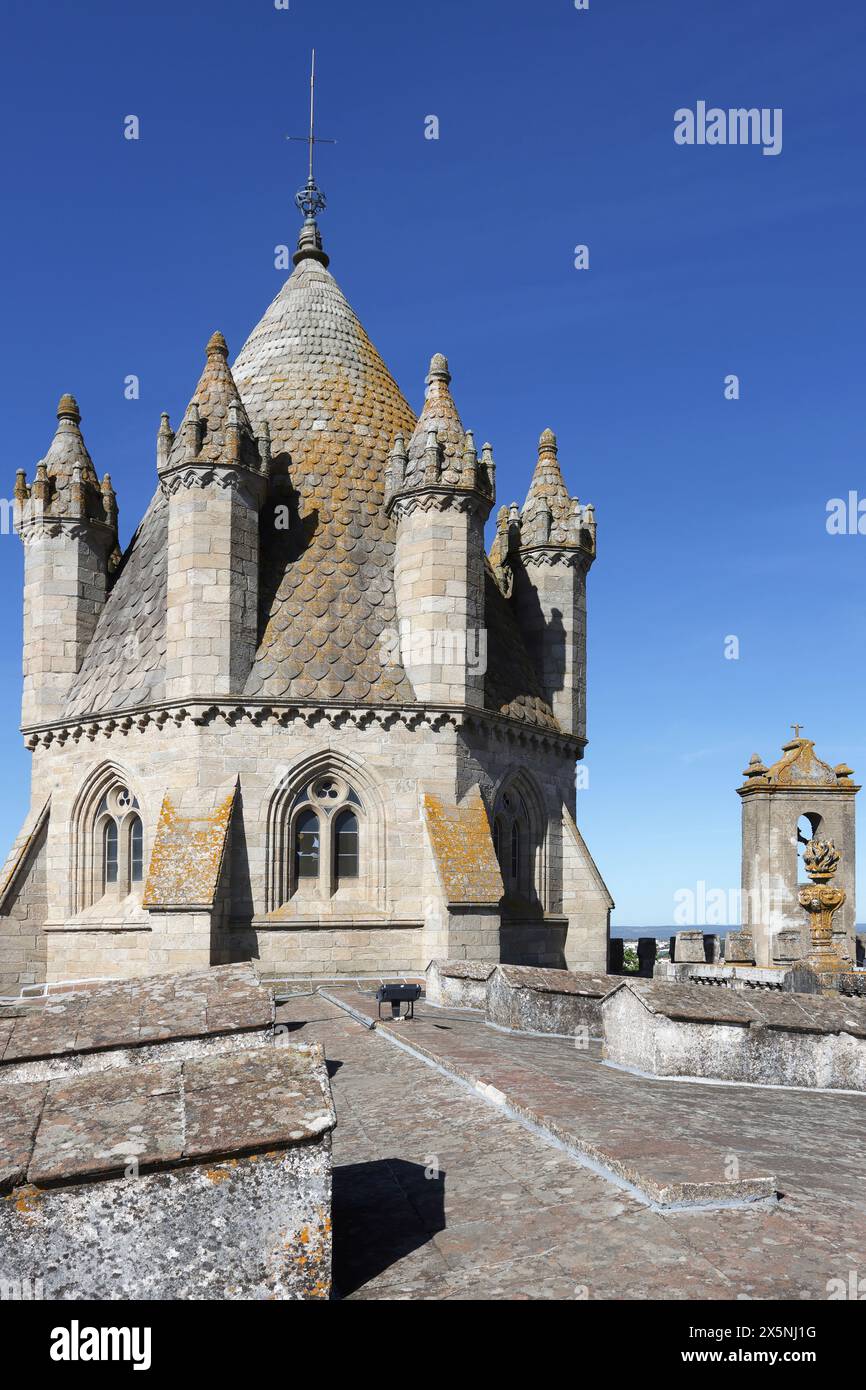 Dettagli sul tetto della cattedrale di Evora (sé de Évora), Portogallo Foto Stock