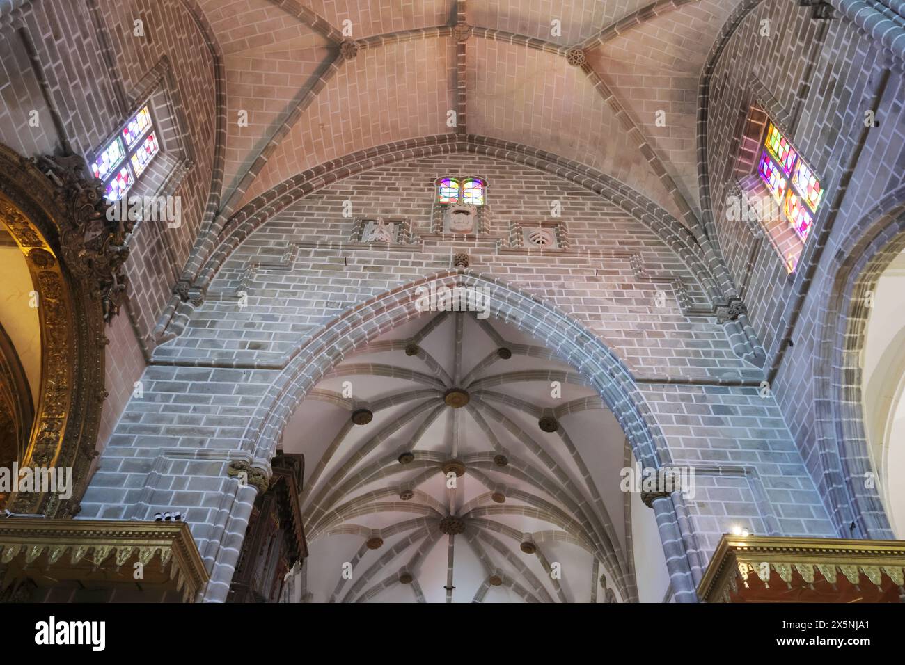 Interno di Igreja e Mosteiro de São Francisco (chiesa e monastero di San Francesco), Evora, Portogallo Foto Stock