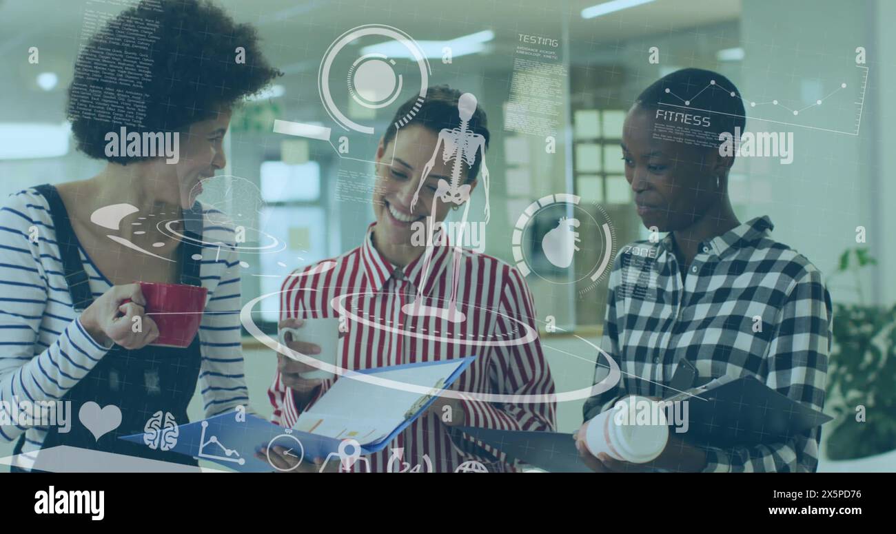 Un gruppo di colleghi d'affari che lavorano insieme in un ufficio Foto Stock