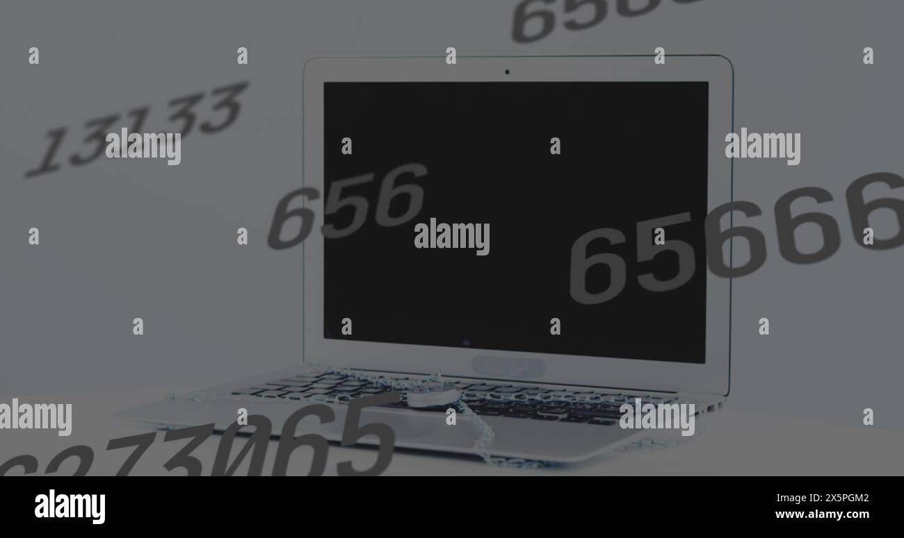 Immagine dell'elaborazione dei dati su laptop Foto Stock