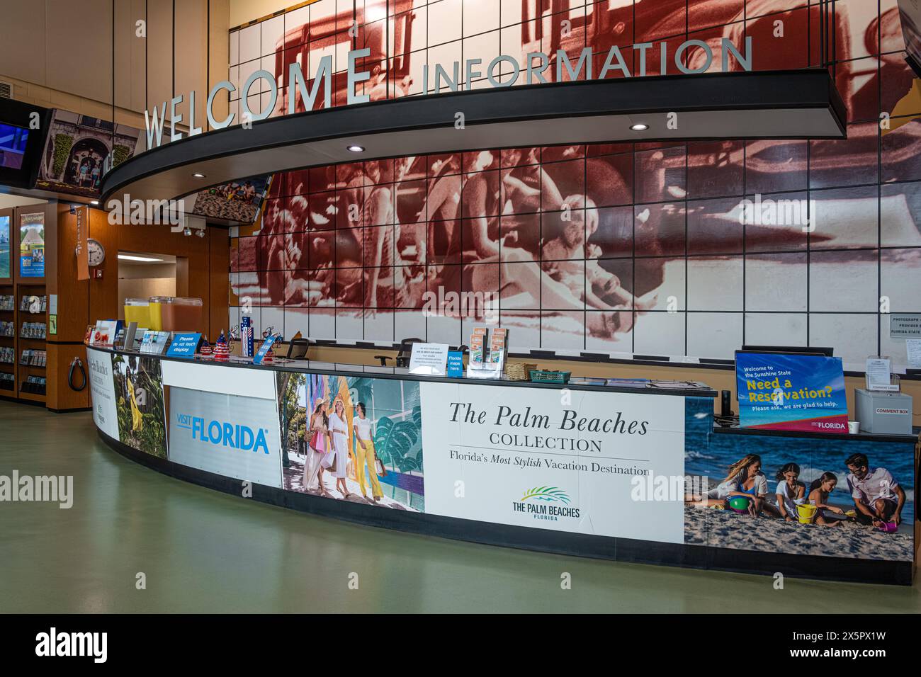 Sportello informazioni presso l'Official Florida Welcome Center lungo l'Interstate-75 a Yulee, Florida, vicino al confine tra Florida e Georgia. (USA) Foto Stock