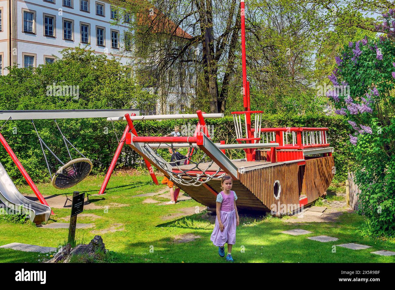 Parco giochi per bambini al birrificio inn, Irseer Klosterbraeu, Irsee, Baviera, Germania Foto Stock