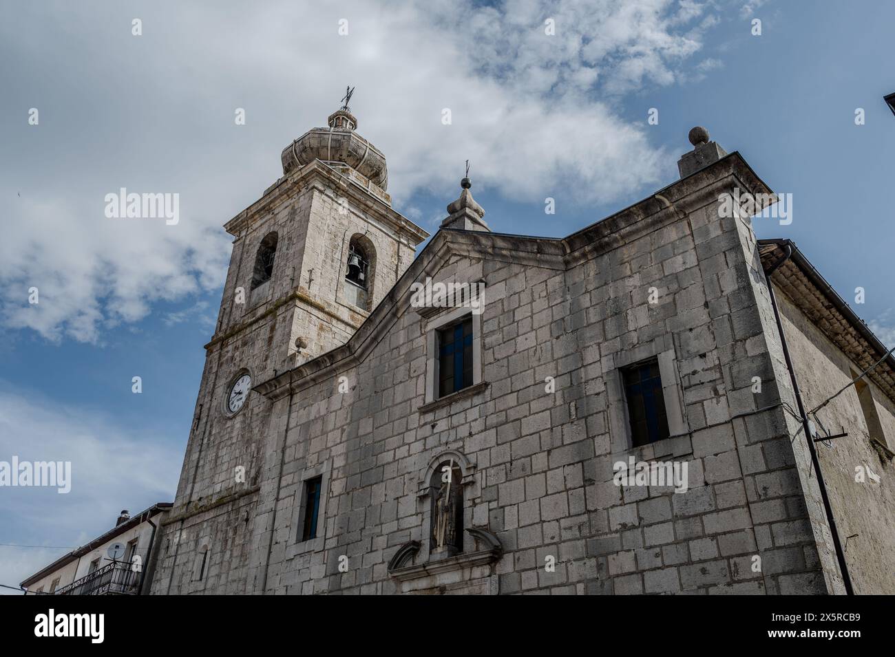 Chiesa madre di San Bartolomeo Apostolo. Precedentemente dedicato a S. Maria Assunta in cielo. La sua forma è una croce latina, con tre navate separate da t Foto Stock