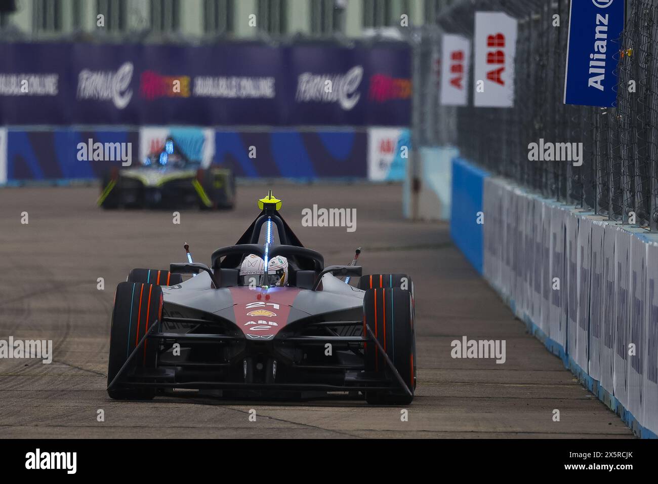 Berlino, Germania. 11 maggio 2024. 21 KING Jordan (gbr), Mahindra Racing, Mahindra M9Electro, azione durante l'ePrix di Berlino 2024, 7° incontro del Campionato Mondiale ABB FIA di Formula e 2023-24, sul circuito di Tempelhof Airport Street dal 10 al 12 maggio 2024 a Berlino, Germania Credit: Independent Photo Agency/Alamy Live News Foto Stock
