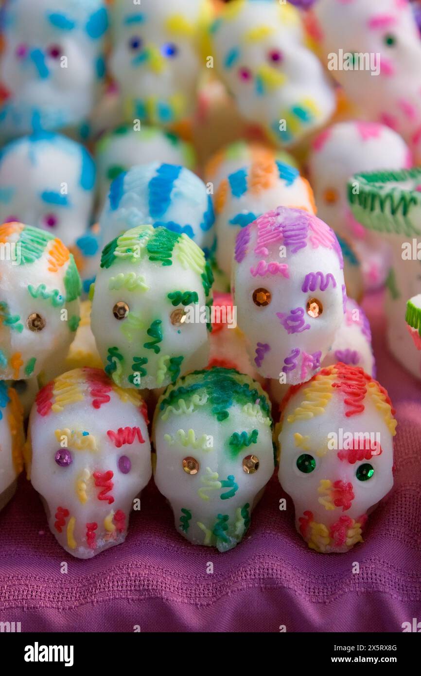 Oaxaca, Messico, Nord America. Il giorno delle celebrazioni dei morti. Candy Sugar Skulls. Foto Stock