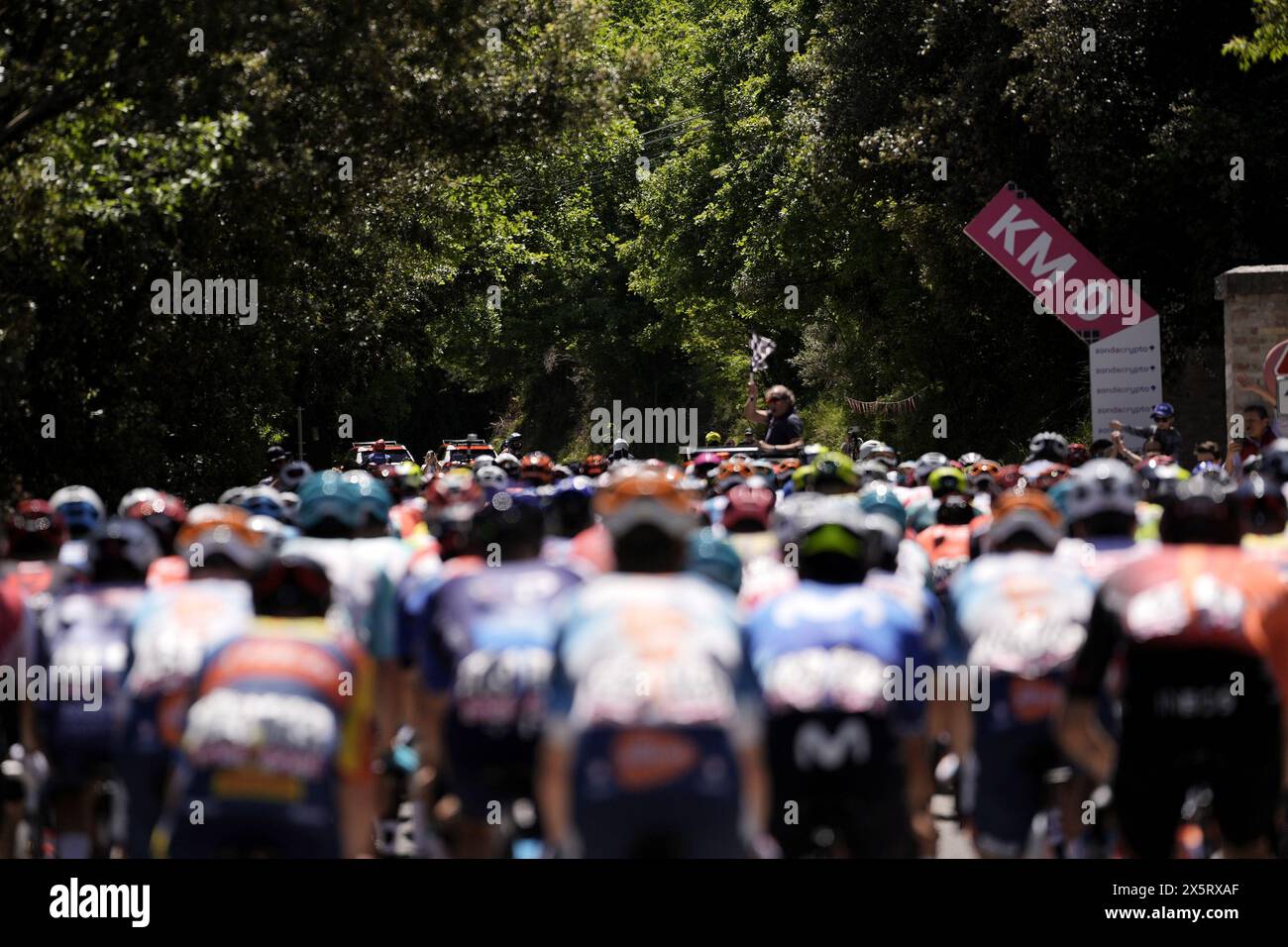 Italia. 11 maggio 2024. Il branco pedala durante la tappa 8 del giro d'Italia da Spoleto a Prati di Tivo, 11 maggio 2024 Italia. (Foto di Fabio Ferrari/LaPresse) credito: LaPresse/Alamy Live News Foto Stock